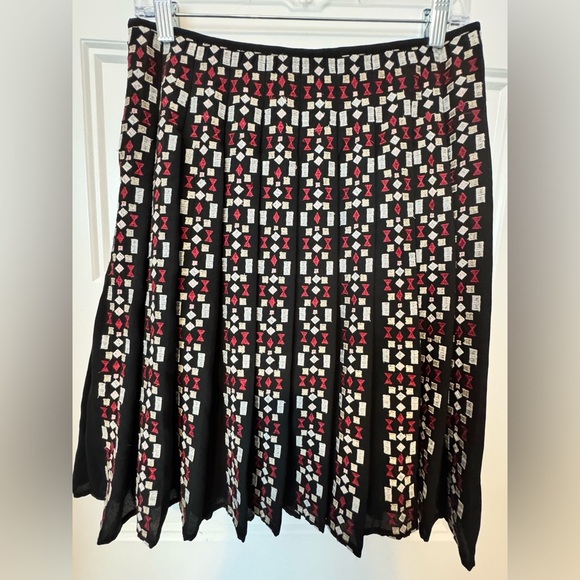 Ann Taylor Geometric Embroidered A-line Pleated Skirt Size 6 - Picture 2 of 8